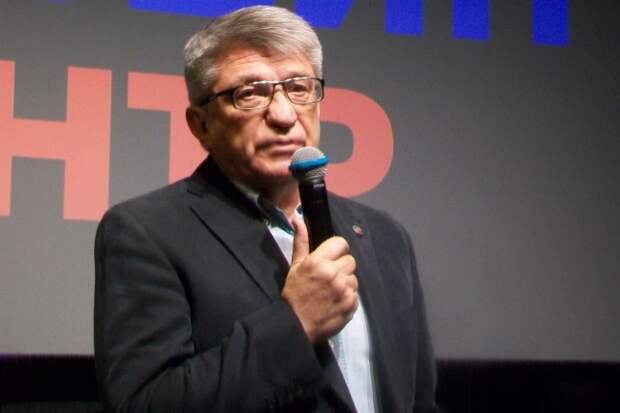 Александр Сокуров выступает в «Ельцин-центре»