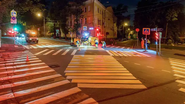 Зарядка электромобилей и диагональный переход: МВД и Минтранс разработали новые дорожные знаки и разметку