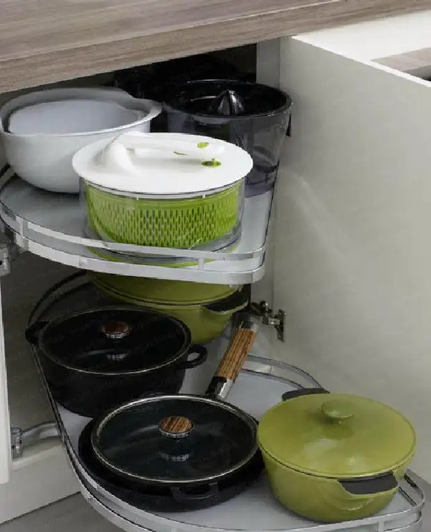 Выдвижные системы хранения: 10 гениальных решений для вашей кухни