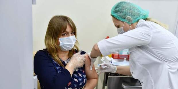 Горожанам, получающим прививку от коронавируса, напомнили о мерах предосторожности