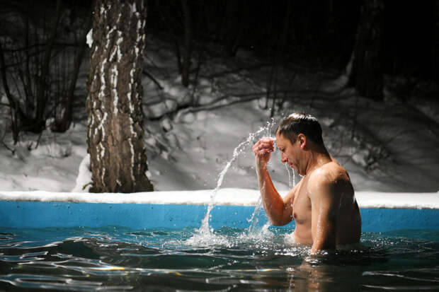 Вильфанд: температура воды в проруби на Крещение составит 1-4 °C