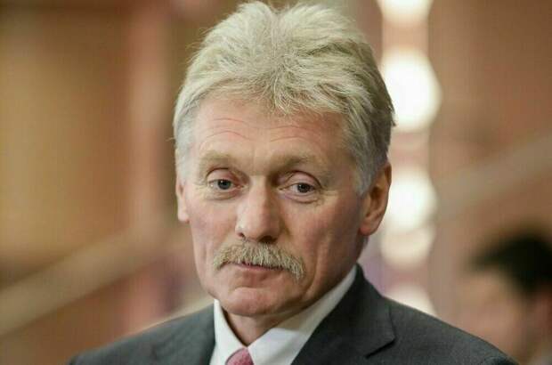 Песков считает неправильным насаждать дресс-код в театр