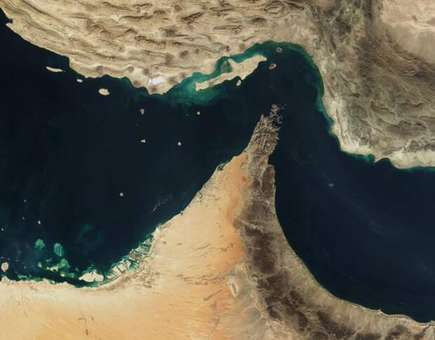 КСИР: суда в Ормузе должны следовать по альтернативным маршрутам из-за мин