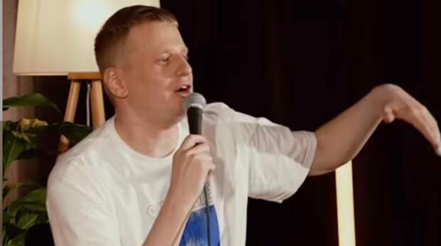 Лишенный гражданства России комик Комиссаренко пожаловался на проблемы в Европе