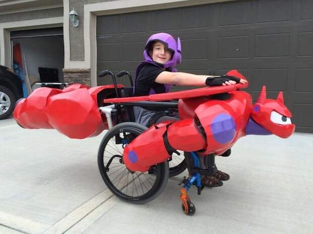 Гениальное превращение колясок детей-инвалидов в потрясные костюмы знаменитых персонажей  дети, коляска