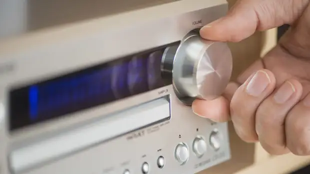 Опрос: россияне рассказали, под какую музыку просыпаются на работу после праздников