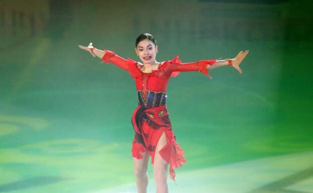 Золотой запас Тутберидзе. Петросян с Майклом Джексоном и тройным акселем спасает репутацию «Хрустального»