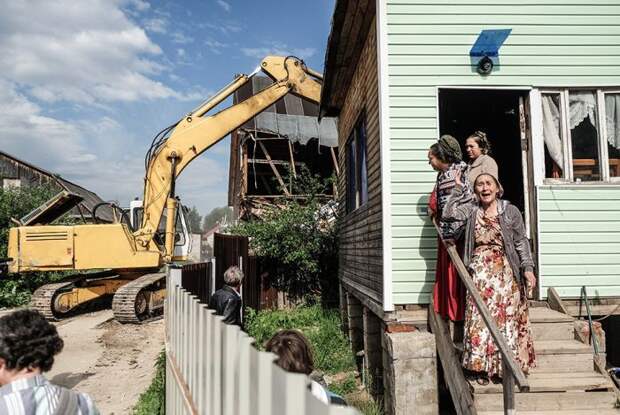Под Тулой равняют с землей нелегальный цыганский городок