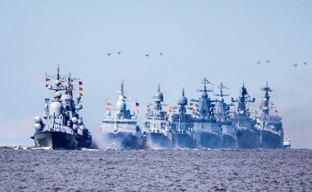 Парада не будет: ВМФ Росси приказано заняться не салютами и оркестрами, а настоящим боевым делом