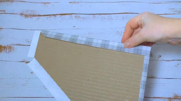 Применила упаковочную бумагу и старый гофрированный картон. чтобы сделать функциональные органайзеры для дома.