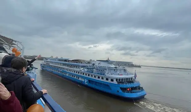 Первый теплоход отправился в круиз из Нижнего Новгорода