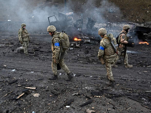 Главком ВСУ и министр обороны Украины должны ответить, почему русские умеют моментально строить фортификации,...
