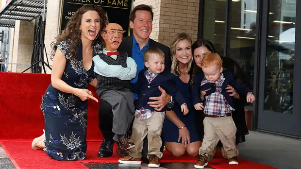 «Мне казалось резонным выдать номер с мёртвым террористом»: Джефф Данэм о стендапе, чревовещании и рискованном юморе