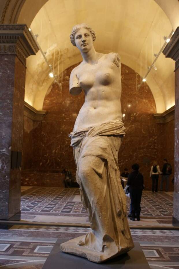 Венера Милосская в Лувре, скульптура