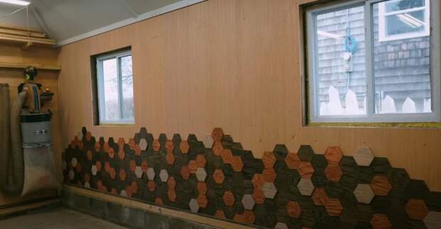 Декоративная отделка стен самодельной «плиткой» из фанеры
