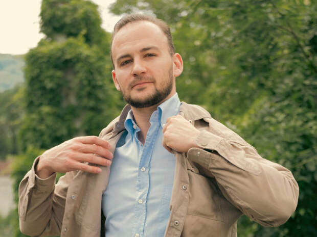 Тема официальной регистрации брака давно уже обсуждается в сети. Многие мужчины утверждают, что в нем нет никакой ценности. Это только женская хотелка и к любви никакого отношения не имеет.