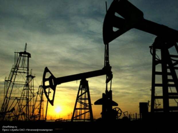 Страны ОПЕК на встрече в Дохе заморозят добычу нефти до октября