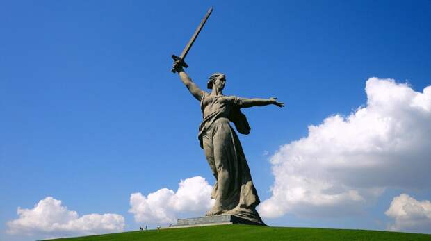 Почему советская скульптура — хорошая, а российская современная скульптура — весьма спорная по большей части