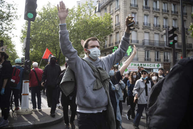 Макрон в ярости. Результаты досрочных выборов во Франции спровоцировали массовые беспорядки