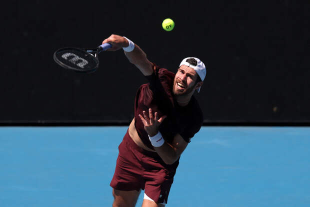 Российский теннисист Хачанов вылетел с Australian Open