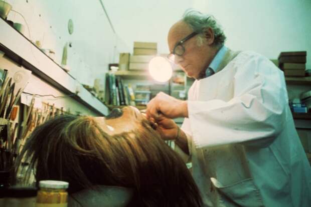Стюарт Фриборн работает над маской Чубакки звездные войны, съемка, фотография, эпизод IV