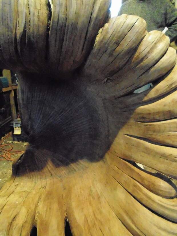 Уникальное кресло из корня дуба…