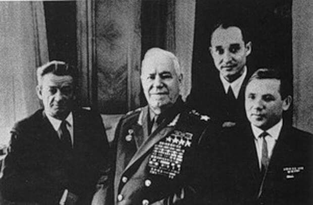 Фотобиография маршала победы Георгия Константиновича Жукова.