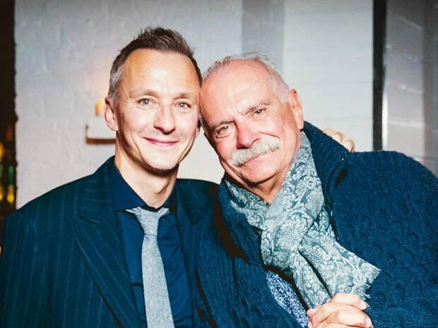 «Не люблю, когда дом похож на детский садик 70-х»: как выглядит особняк 59-летнего Степана Михалкова