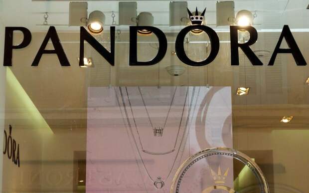 Pandora улучшила годовой прогноз, но акции падают на 5%