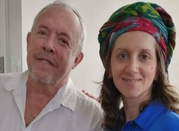 «Знакомьтесь, Эйтан»: Андрей Макаревич не стал закрывать смайлом лицо новорожденного сына