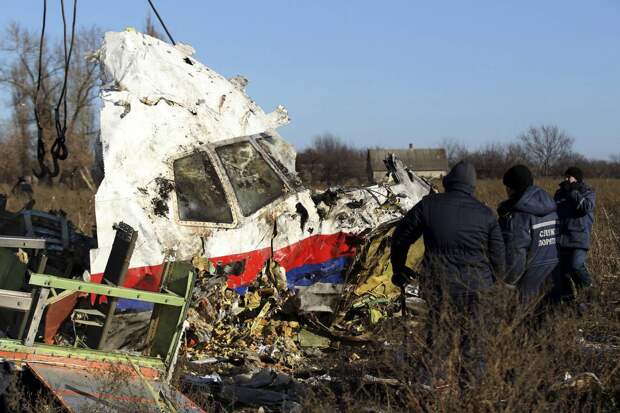 Разбор лжи Запада на детали в деле МН17 указал на взрыв внутри «Боинга» Разбор лжи Запада на детали в деле МН17 указал на взрыв внутри «Боинга»