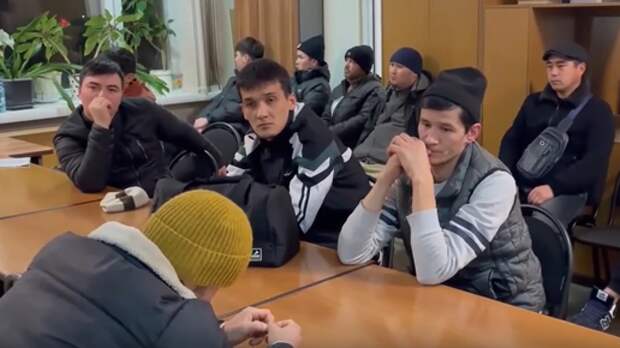«Русские поджали хвост»: таджики ликуют из-за резкого сокращения числа мигрантов, выдворенных из России
