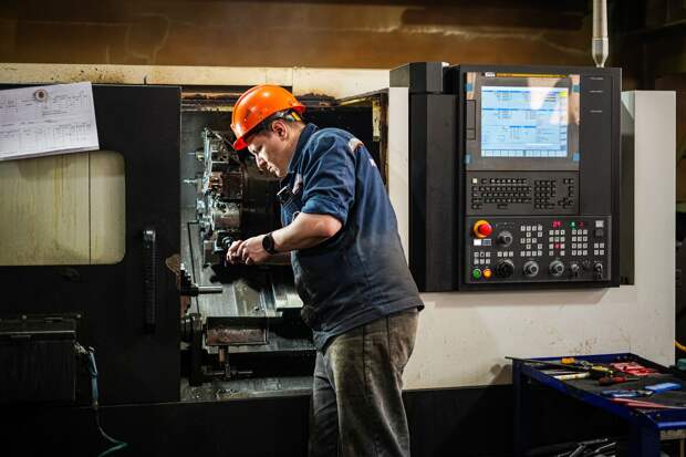 Путин поручил обеспечить регулярный мониторинг кадровой сферы в России