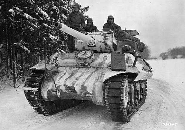 Американская противотанковая САУ M10 «Вулверайн» в районе бельгийской деревни Беноншам Великая Отечественная Война, СССР, военная техника, германия