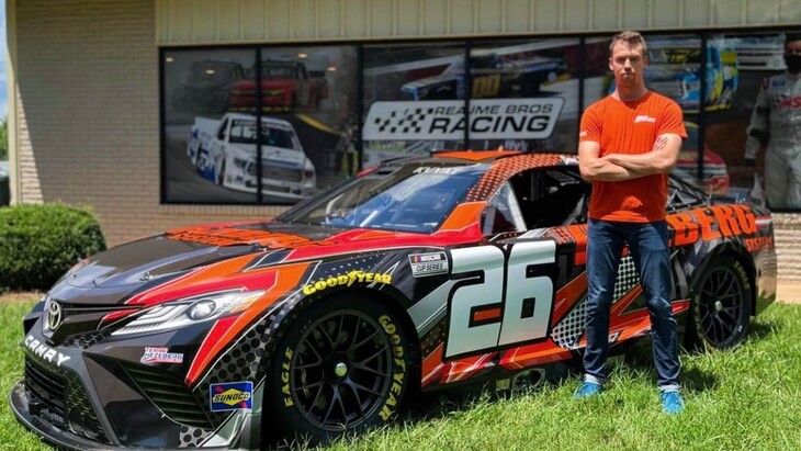 Квят дебютирует в гонках NASCAR 31 июля