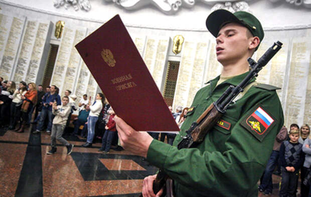 Новобранцы Преображенского полка приняли присягу на Поклонной горе