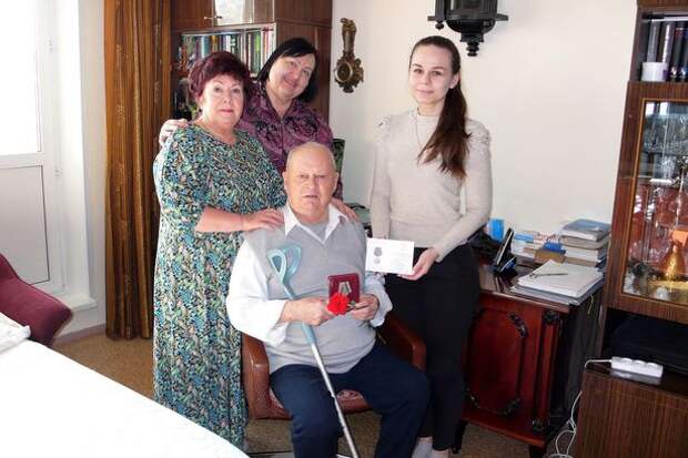 В Силино продолжается вручение ветеранам юбилейных медалей к 75-летию Победы