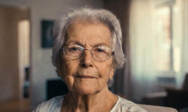 Пенсионерка обманула две семьи и оставила их без жилья и денег