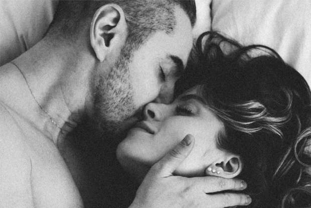 Фото Тимура Родригеза с новой возлюбленной описали фразой «на грани с порно»