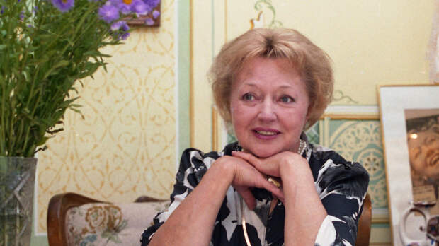 «Помираю с голода!»: как 85-летняя Людмила Касаткина устроила дебош, а муж-режиссер не смог её накормить