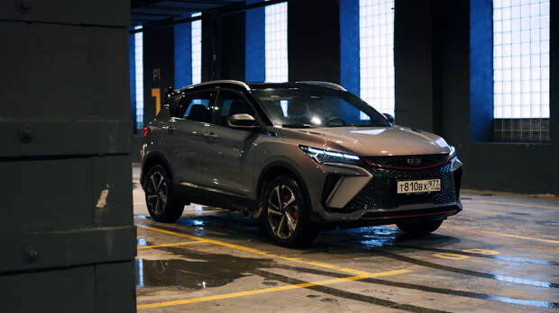 Geely сообщила о возобновлении поставок популярного кроссовера в Россию