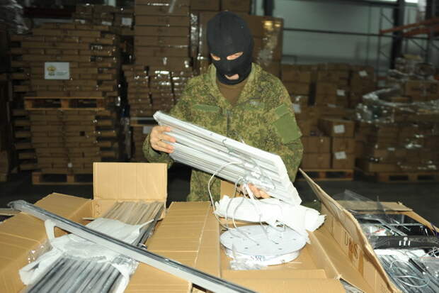 Под Смоленском партию конфискованных товаров на сумму более 16 миллионов рублей передали в зону СВО