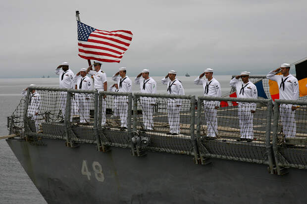 Американский корабль с военными прибыл на Ближний Восток