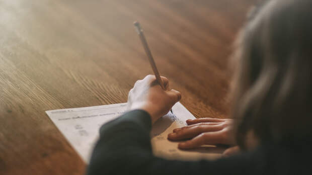 Невролог Степаненко: переучивание леворуких детей может вредить их развитию