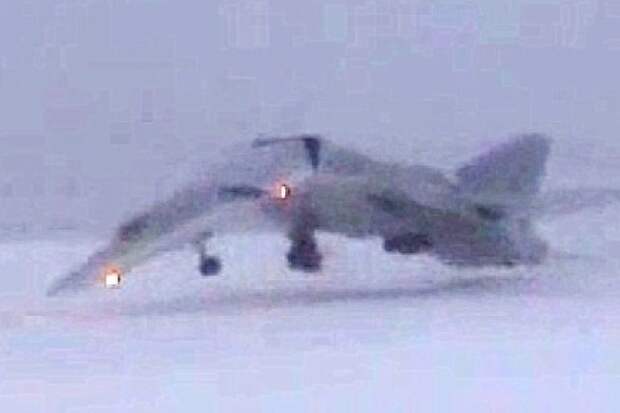 Авиаэксперты прокомментировали видео падения Ту-22М3 в Оленегорске