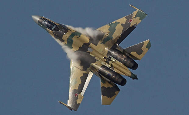 Истребитель ВВС России Су-35
