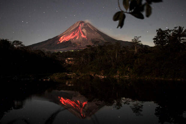 Antara: пять извержений вулкана Семеру произошло в Индонезии за сутки