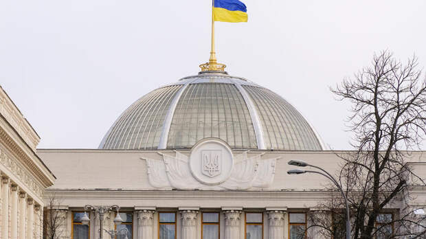 Le Monde: угрозы Зеленского отправить депутатов на фронт усугубили кризис в Раде