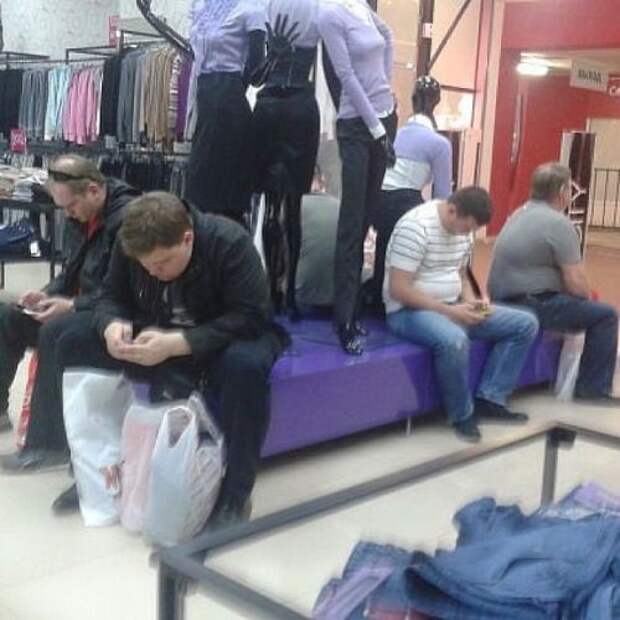 guys waiting for girls 11 Guys waiting for girls: weve all been there (30 Photos)