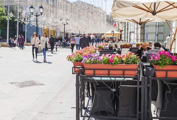 Кафе в центре Москвы - Depositphotos.jpg